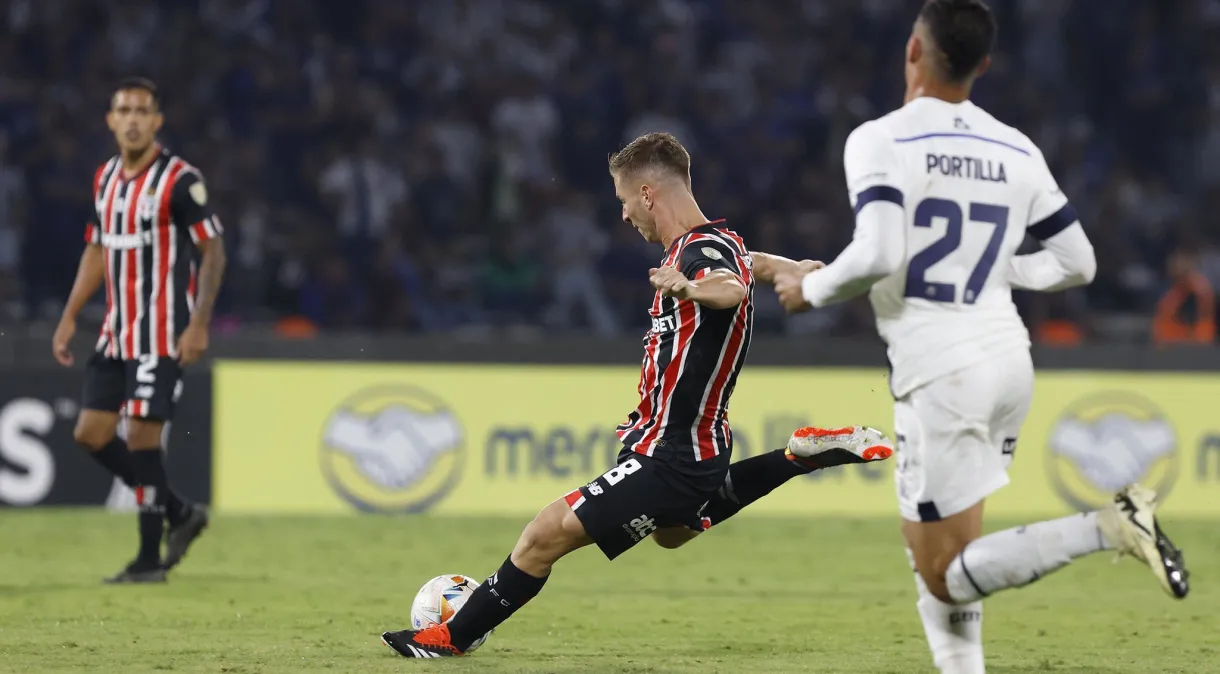 Meia do São Paulo é direto ao falar de derrota na Libertadores: “Com isso, não basta”